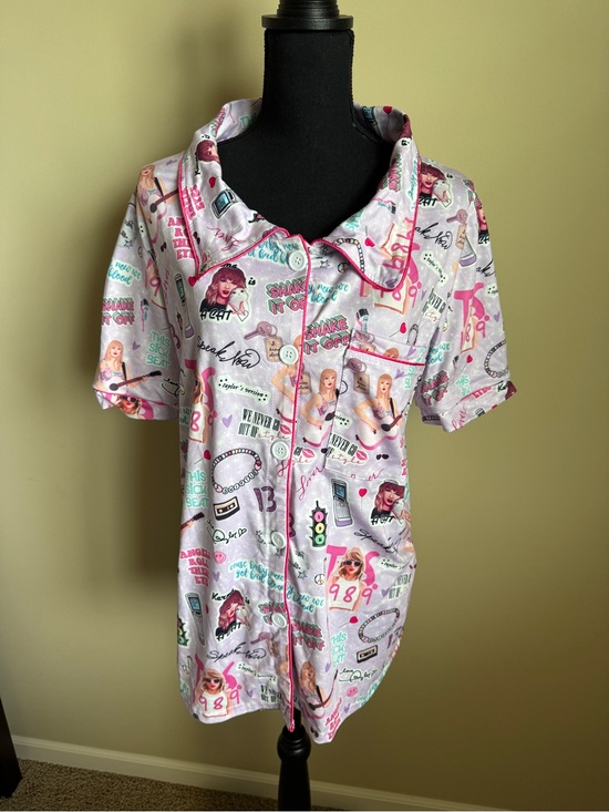 Taylor Swift Tops - Taylor Swift Graphic pajama top